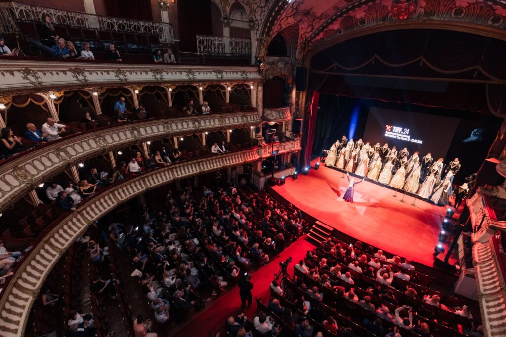 Corul Madrigal La Gala De Închidere TIFF.24 Foto Chris Nemeș